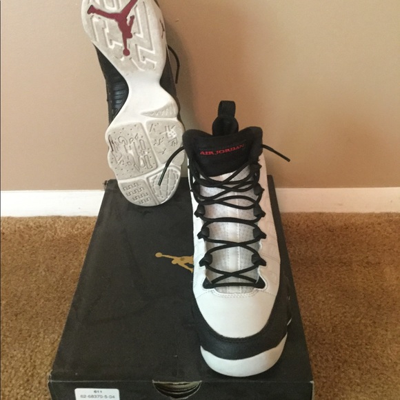 Air Jordan’s “Space Jam” - Picture 2 of 5